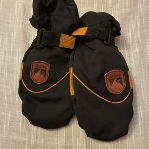 Vintage Gates Winter Mittens Black with Leather Trim Adjustable Straps